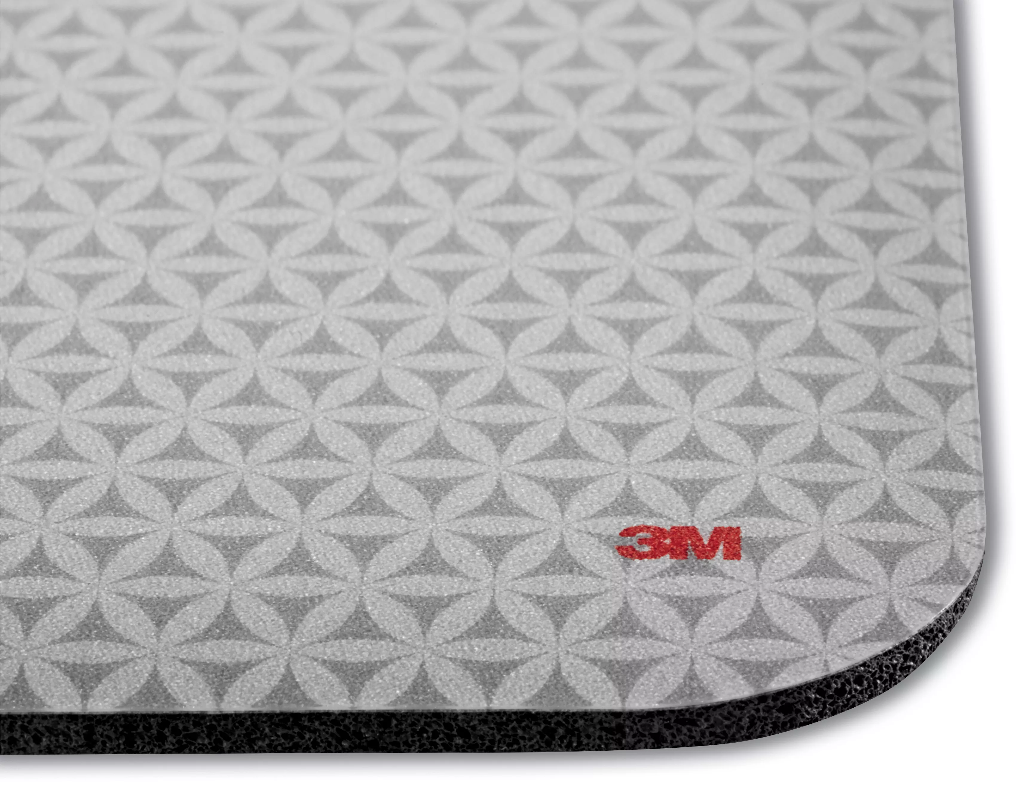 SKU 7100037673 | 3M™ Precise™ Mouse Pad Enhances the Precision of Optical Mice 