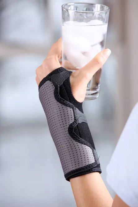 SKU 7100085921 | ACE™ Splint Wrist Brace Reversible 209623