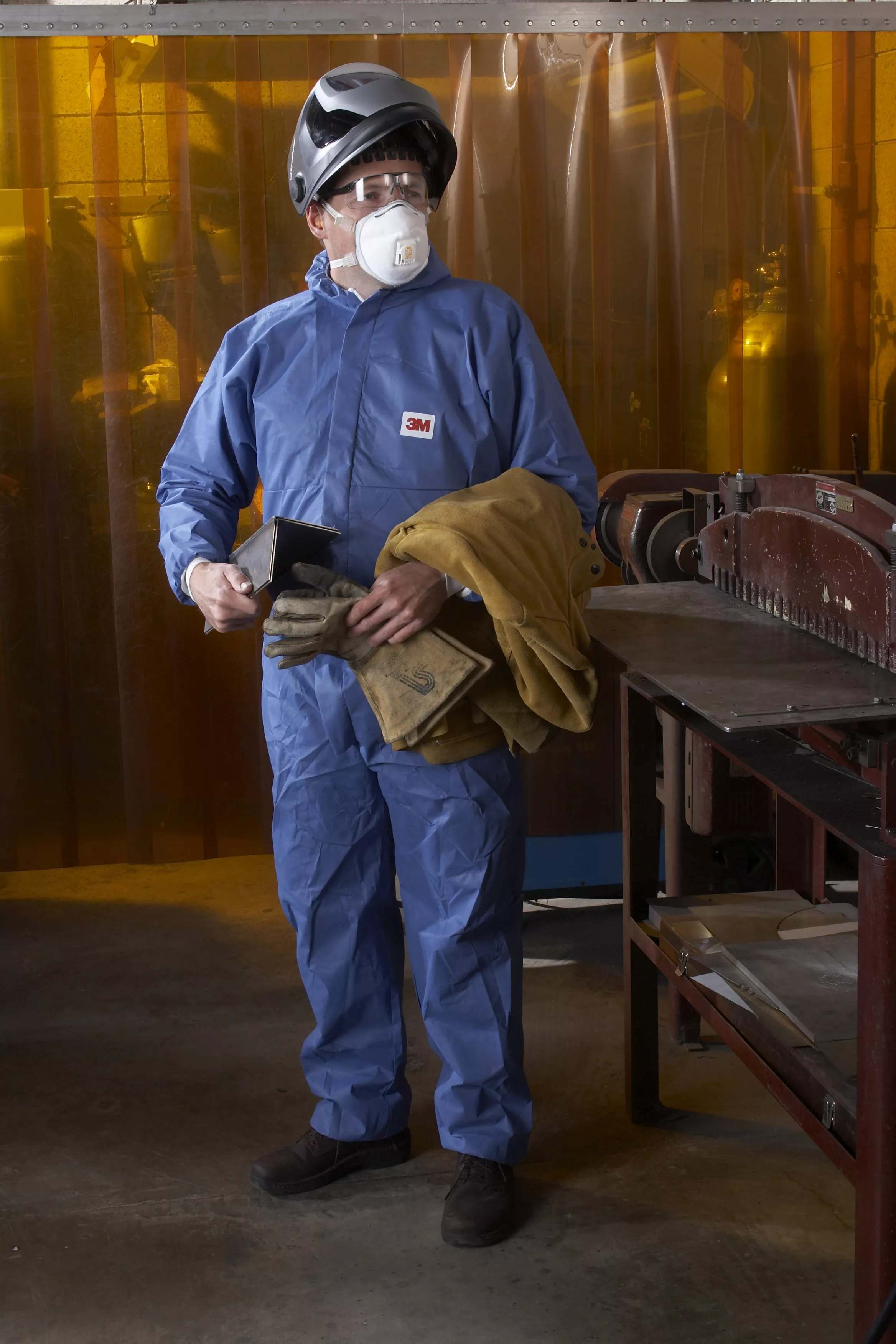 SKU 7000109034 | 3M™ Disposable Protective Coverall 4530-BLK-M