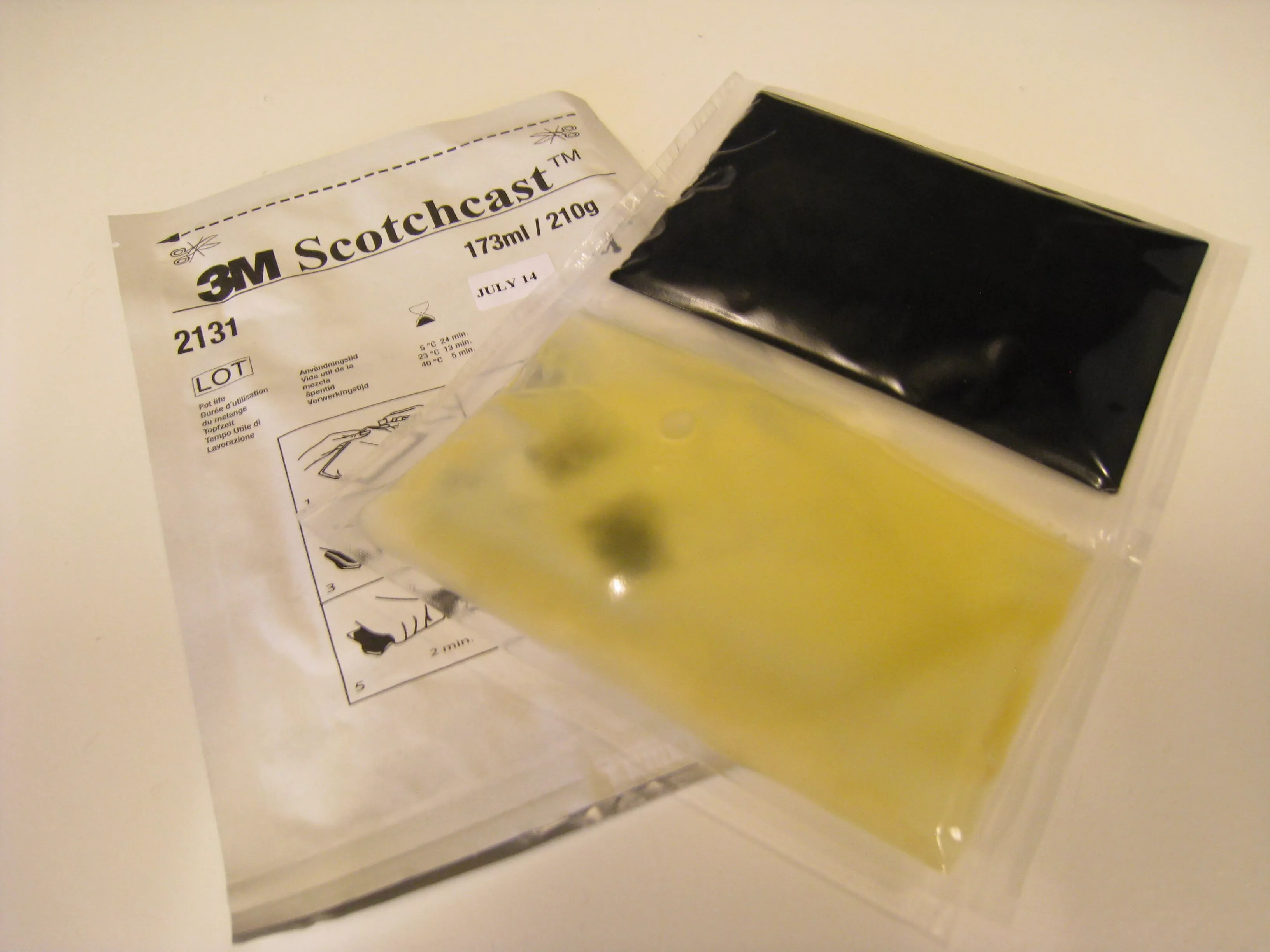 SKU 7010401010 | 3M™ Scotchcast™ Flame-Retardant Compound 2131