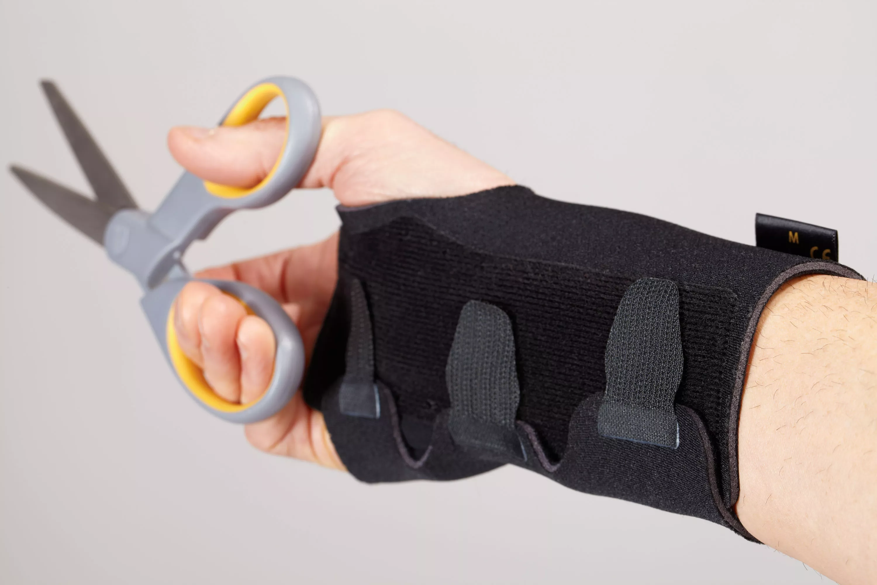 SKU 7010302626 | ACE™ Reversible Splint Wrist Brace