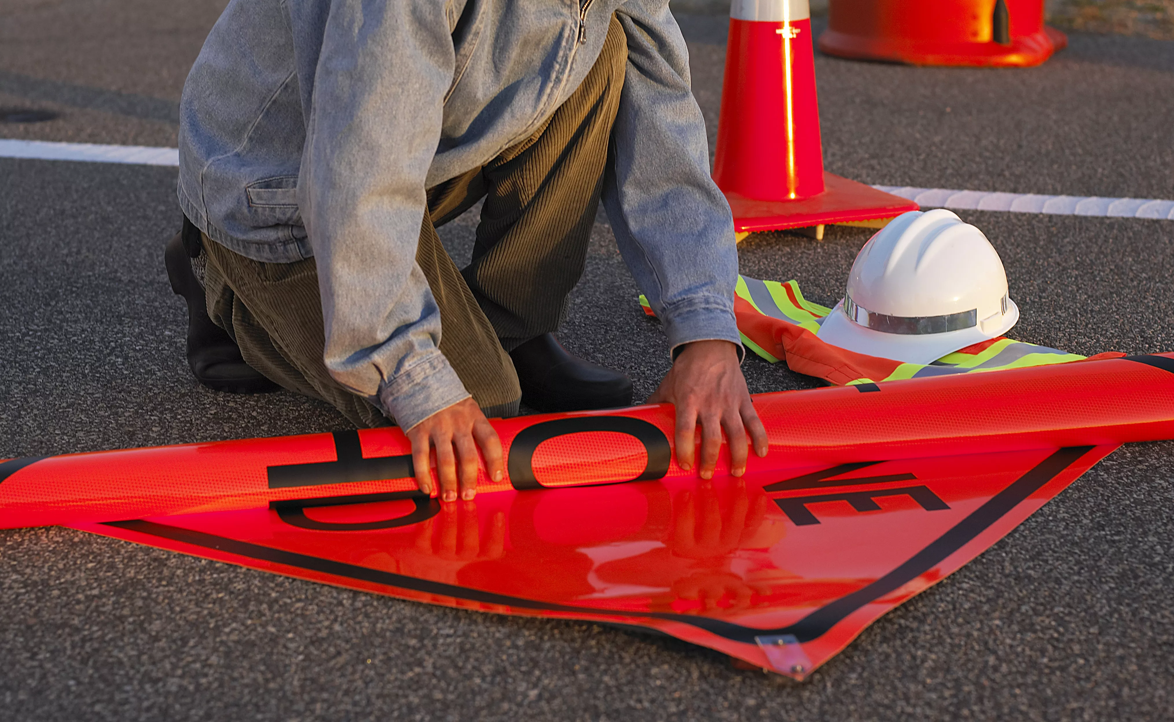 SKU 7100155918 | 3M™ Diamond Grade™ Roll-up Sign Sheeting RS24 Fluorescent Orange