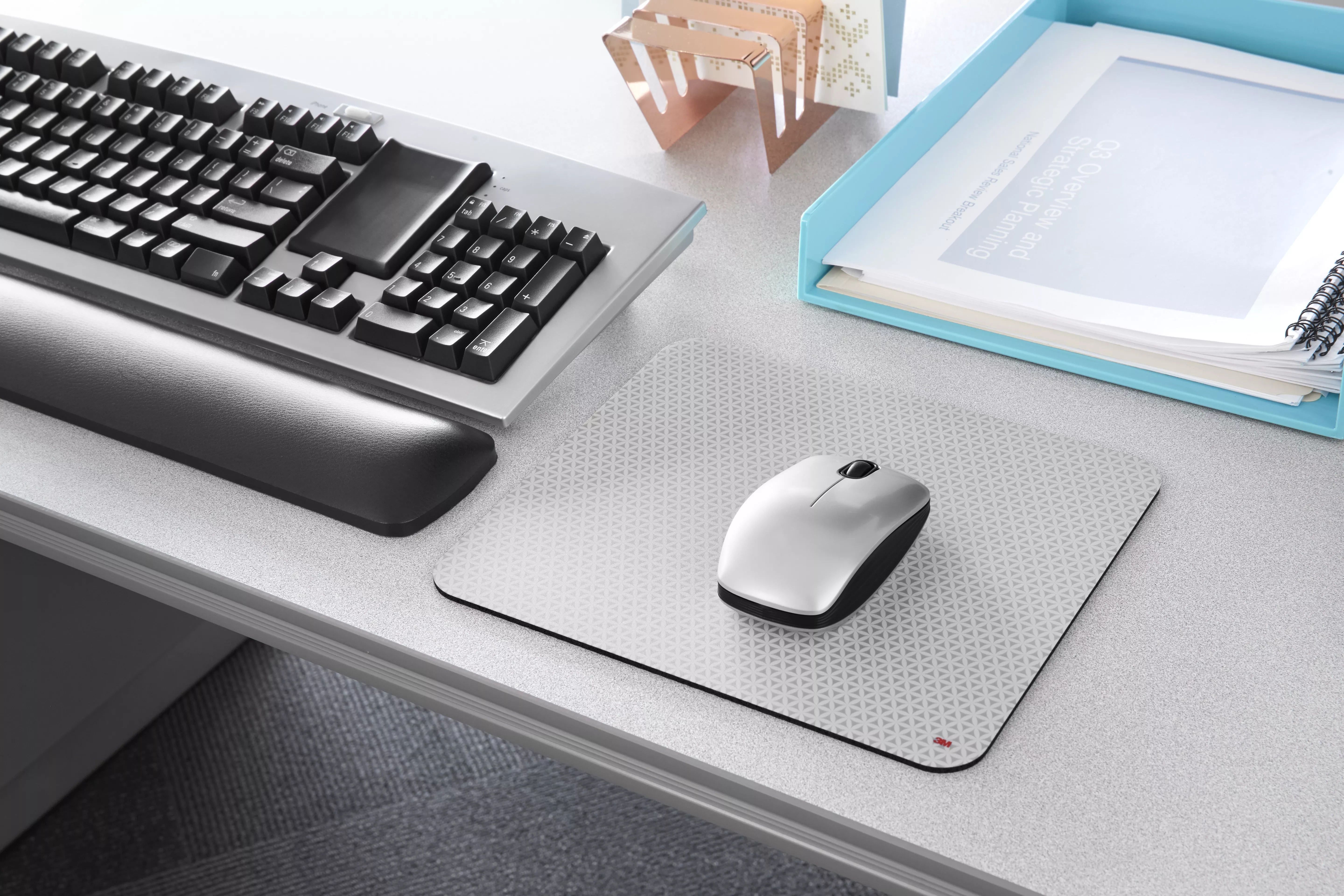 SKU 7100037673 | 3M™ Precise™ Mouse Pad Enhances the Precision of Optical Mice 